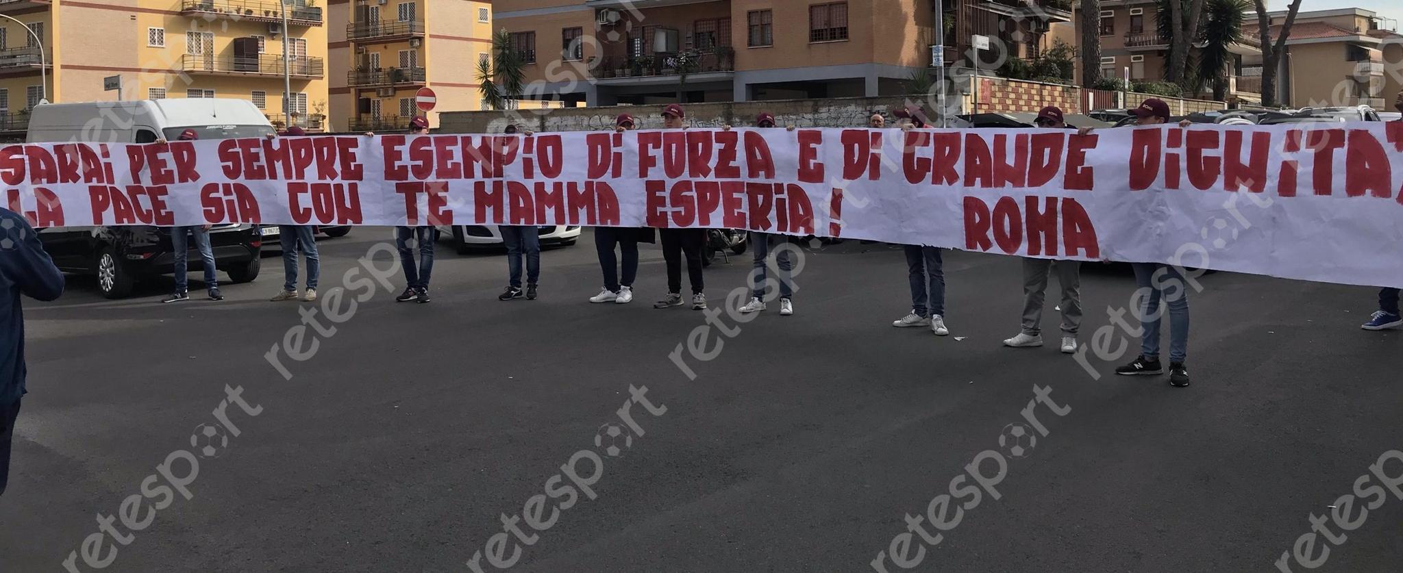 VIDEO – L’ultimo saluto a Esperia, la madre di Antonio De Falchi. La Curva: “Come Antonio vivrà per l’eternità”