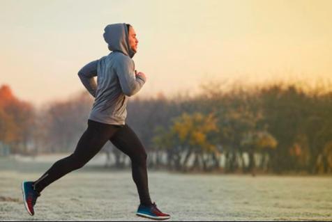 Coronavirus, nuova ordinanza restrittiva: sport all’aperto solo nei pressi della propria abitazione. Vietati gli spostamenti in altre abitazioni durante il weekend