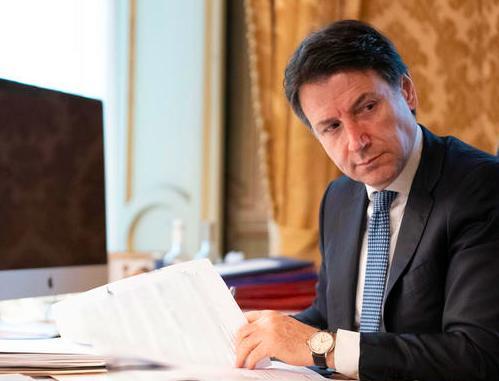 [VIDEO] Giuseppe Conte: “Pronti altri 4,3 miliardi. Aiuti immediati. Appuntamento con la Storia: mi batterò fino all’ultimo grammo di energia”