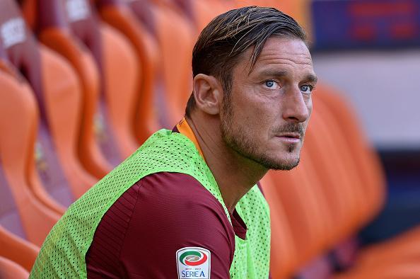 Dotto su Dagospia: “La Roma e Totti sono in conflitto”