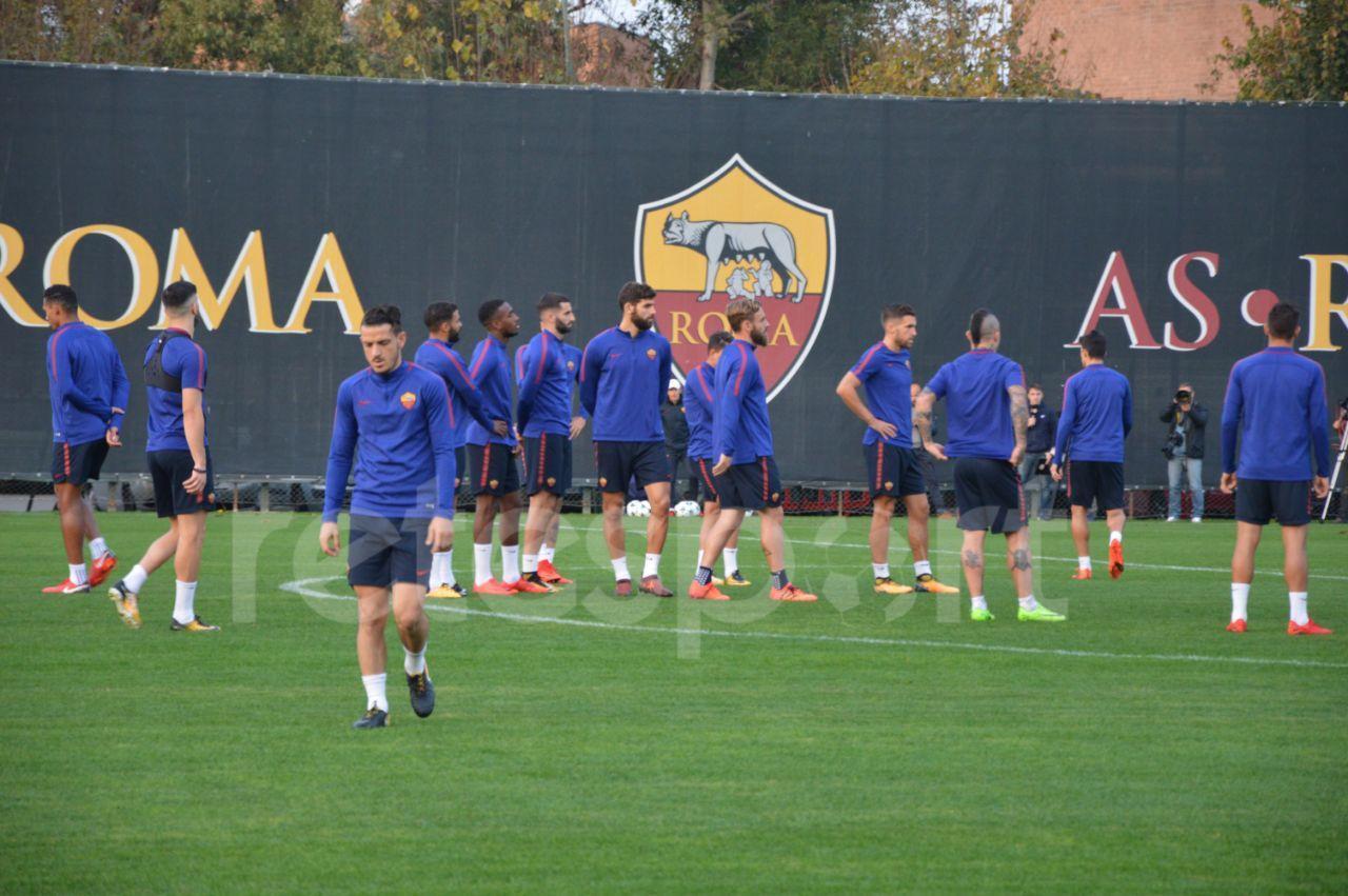 Trigoria, Roma divisa in due gruppi. Gonalons in gruppo. Visite domani per Lorenzo Pellegrini