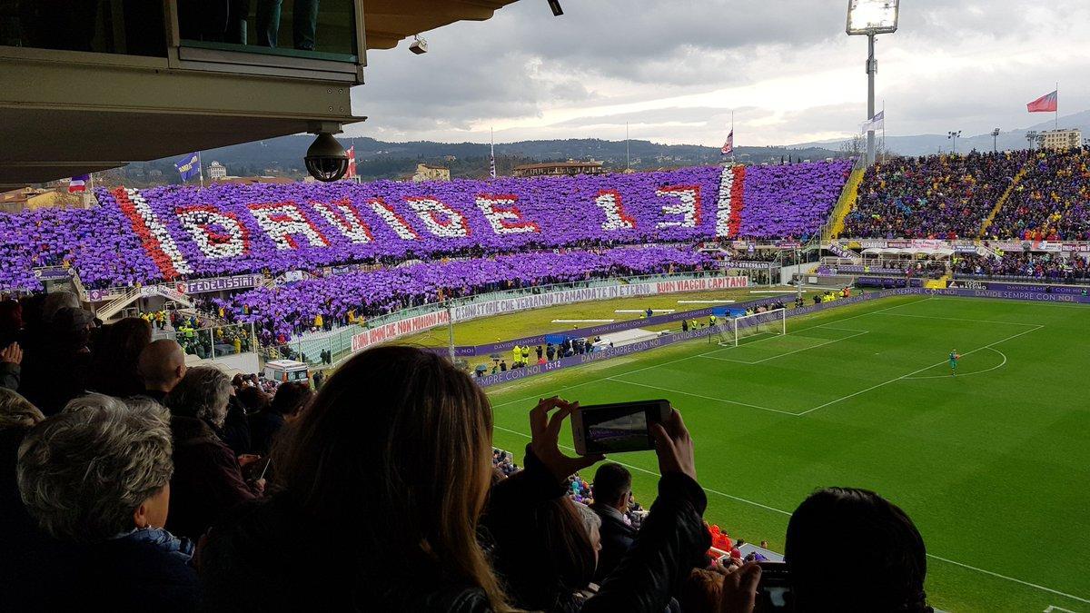Fiorentina-Benevento nel ricordo di Astori. Si ferma il gioco al 13′ (VIDEO)