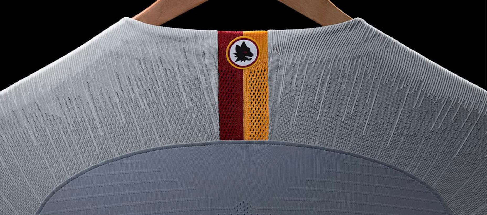 [FOTO] – Roma, ecco la seconda maglia: avrà il lupetto anni ’80