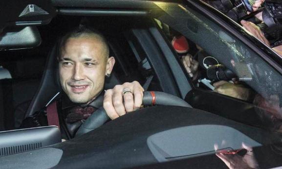 Nainggolan, incidente in auto sulla strada per Milano