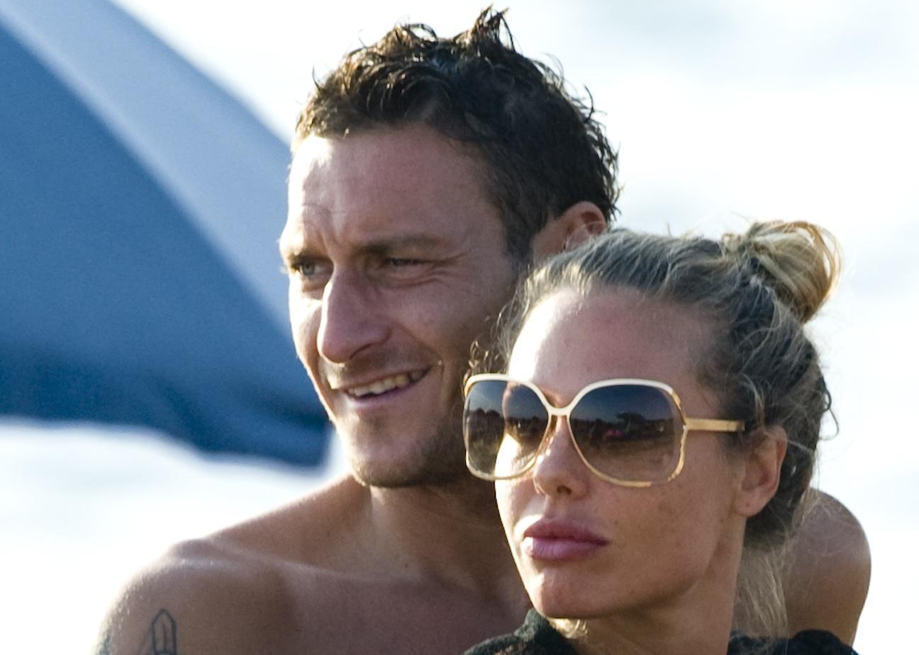 Ilary Blasi: “Francesco è più impegnato di prima, non siamo una coppia social”