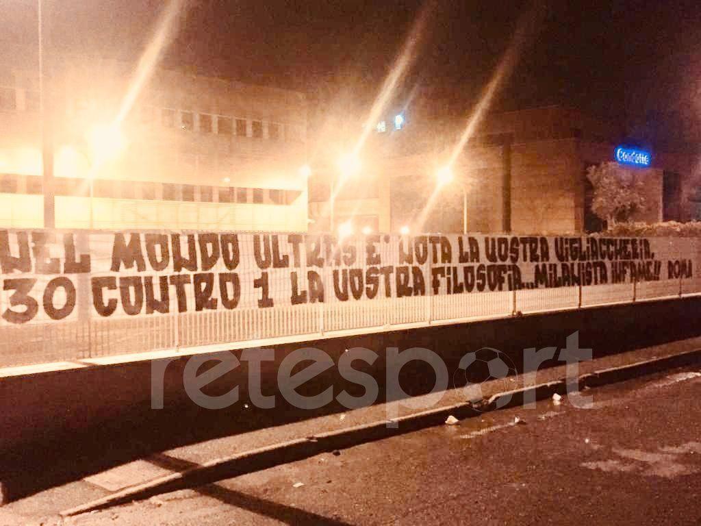 [FOTO] – Roma, gli ultras ricordano De Falchi: “Milanisti, 30 contro 1 la vostra filosofia”