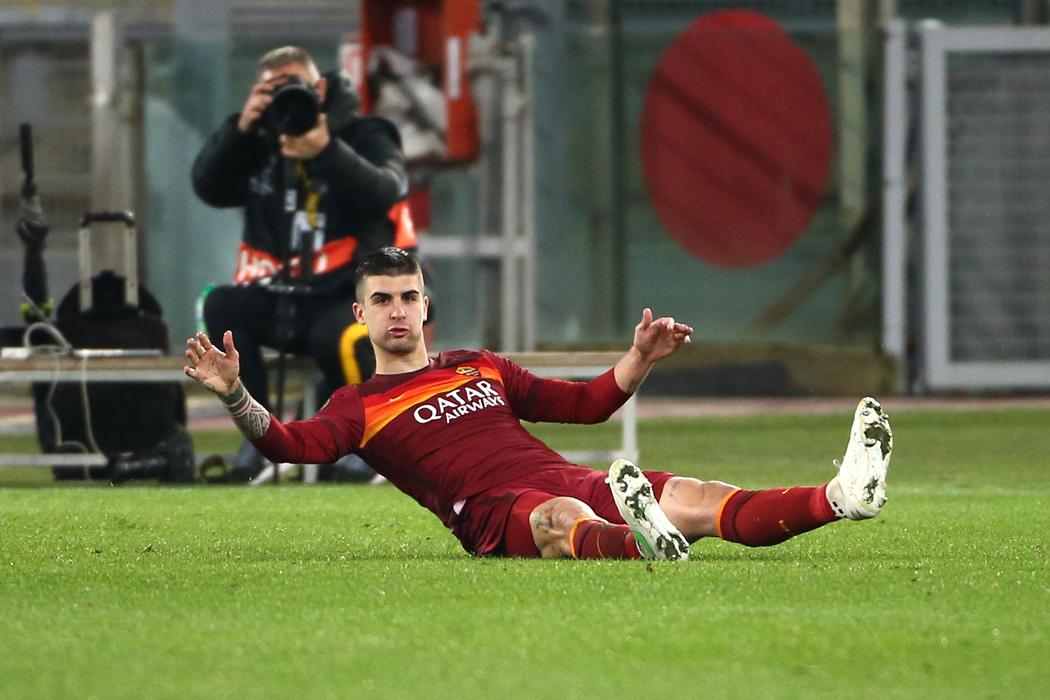 Roma, infiammazione al piede per Mancini: il centrale rientra nella capitale
