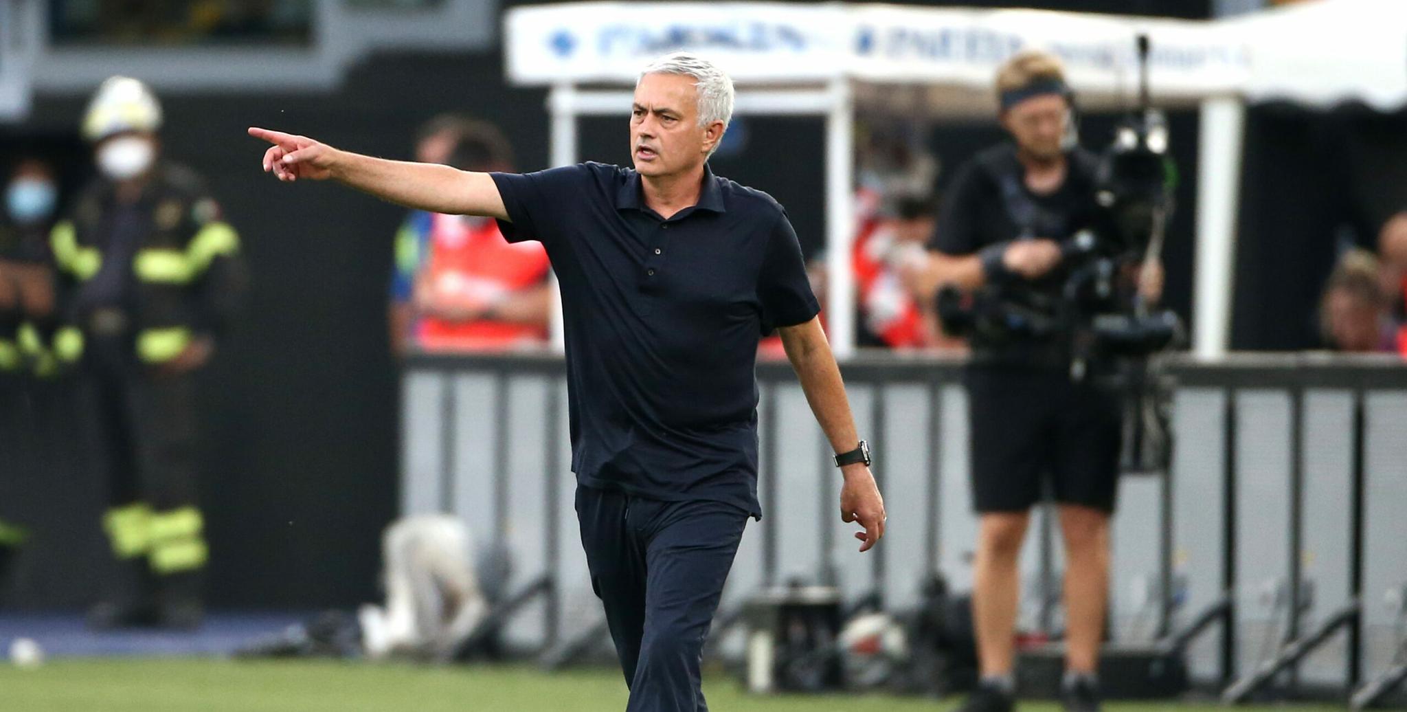Mourinho, altro attacco alla Lazio: “Derby dominato contro una piccola”