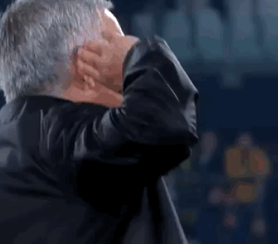 Mou, la Juventus e il gesto delle orecchie: riecco i carissimi nemici