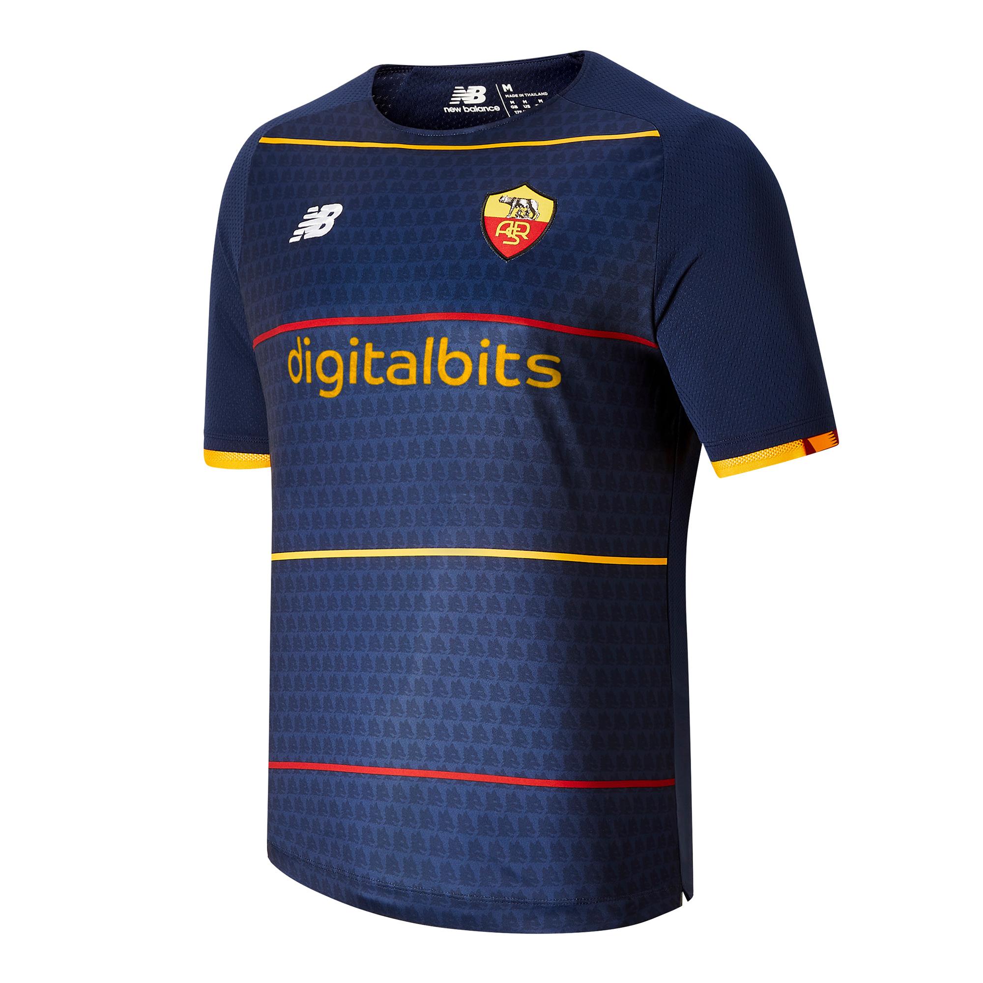 Roma, ecco la quarta maglia ufficiale: torna lo stemma ASR (FOTO)