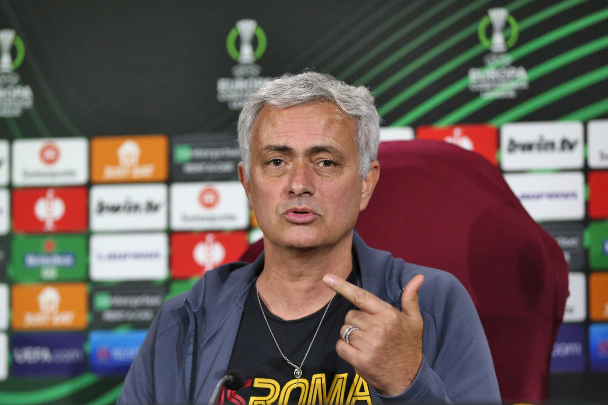 Mourinho: “Grande mentalità della squadra. Smalling se è al 100% gioca anche domani. Speranze ancora su Cristante.”
