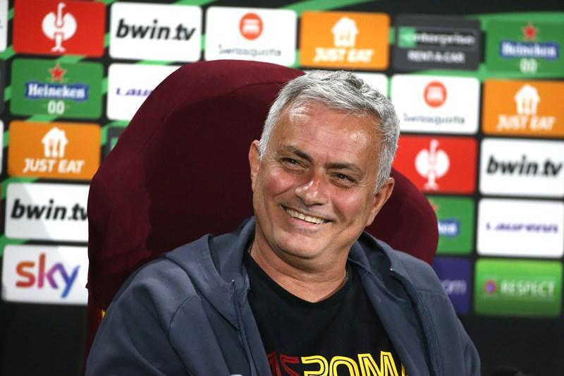 Instagram Mourinho, relax a Trigoria: ”Il grande barbecue giallorosso”