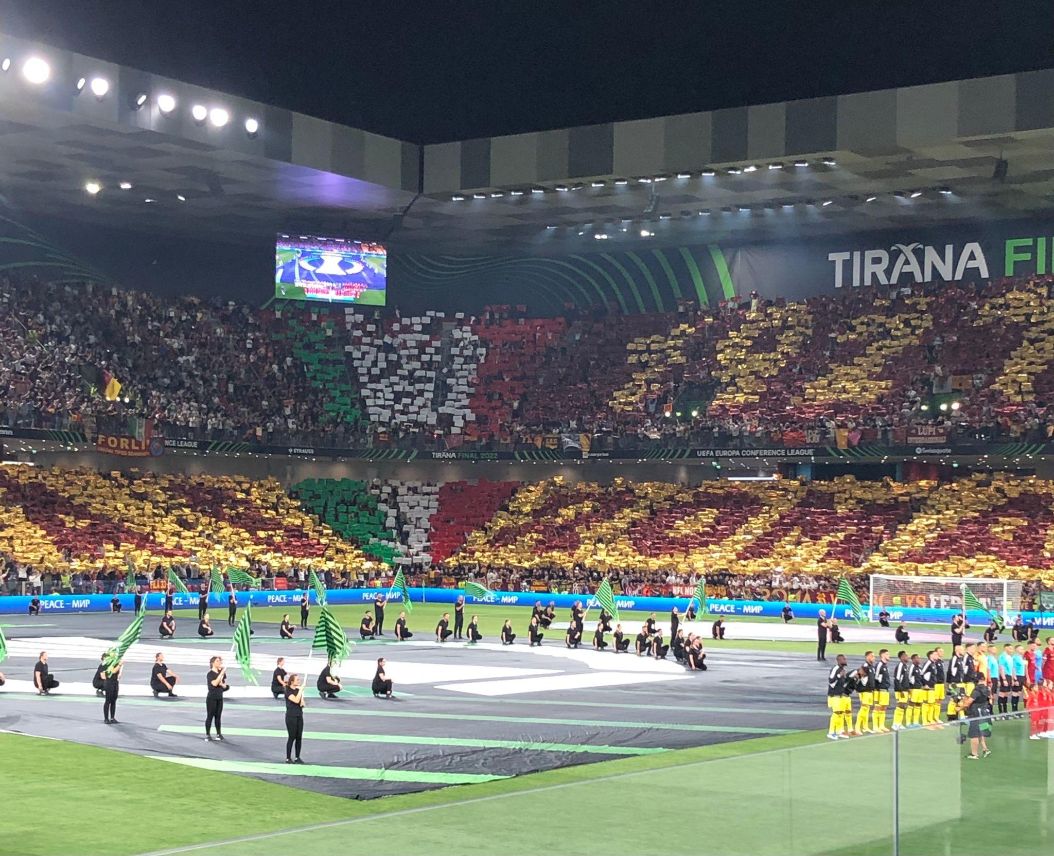 Roma-Feyenoord, spettacolare coreografia dei tifosi giallorossi (FOTO)