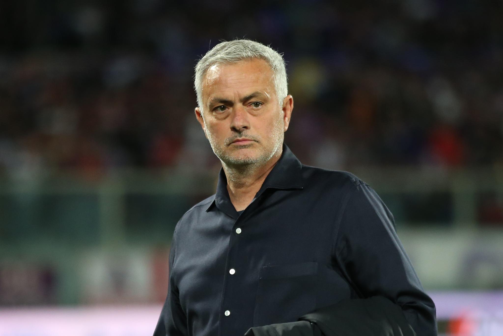 Mourinho punge: “La Lazio non ha un’altra coppa?”