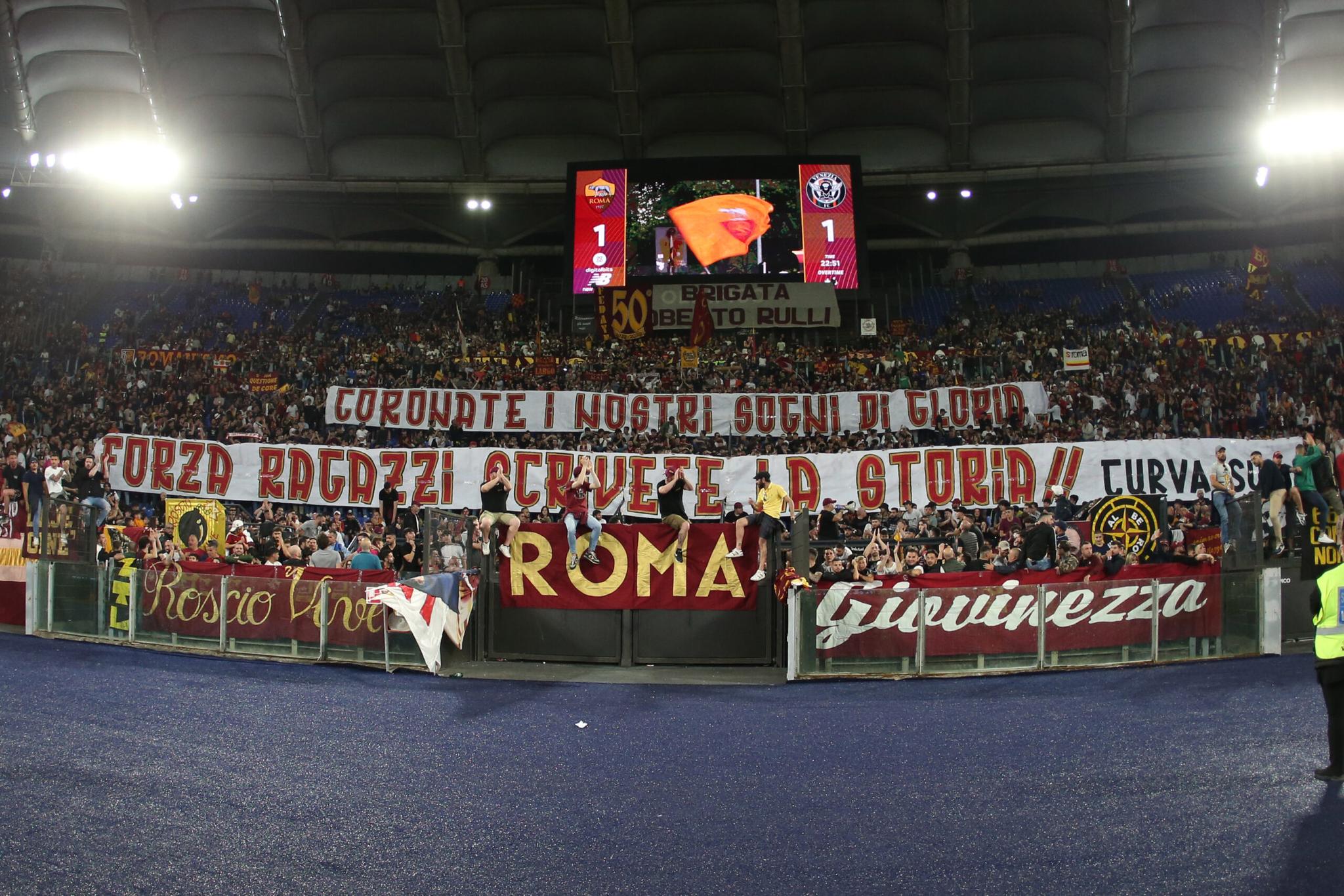 Curva Sud, messaggio alla Roma: “Coronate i nostri sogni e scrivete la storia” – FOTO