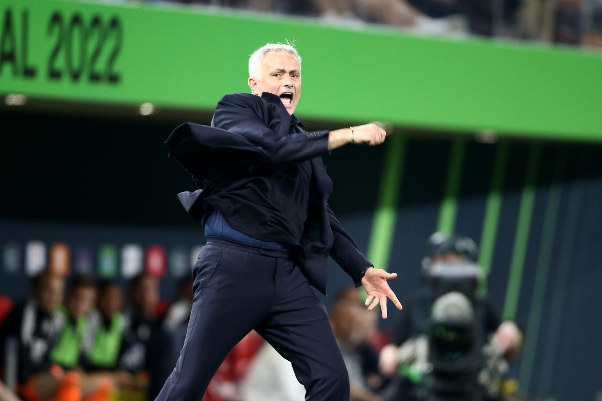 Mourinho: “Proverò con tutto me stesso a vincere ancora a Roma. Totti? E’ un simbolo”