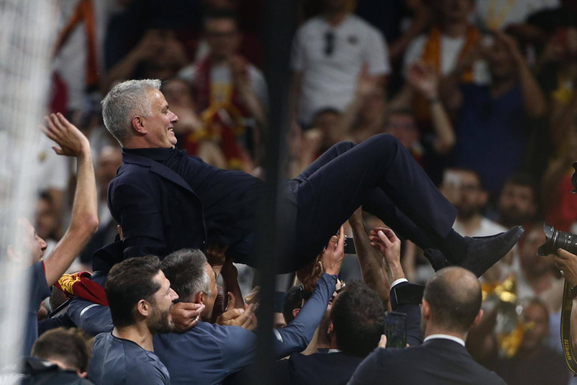 Instagram, Mourinho ricorda la vittoria della Conference League con la Roma: “25 maggio 2022”