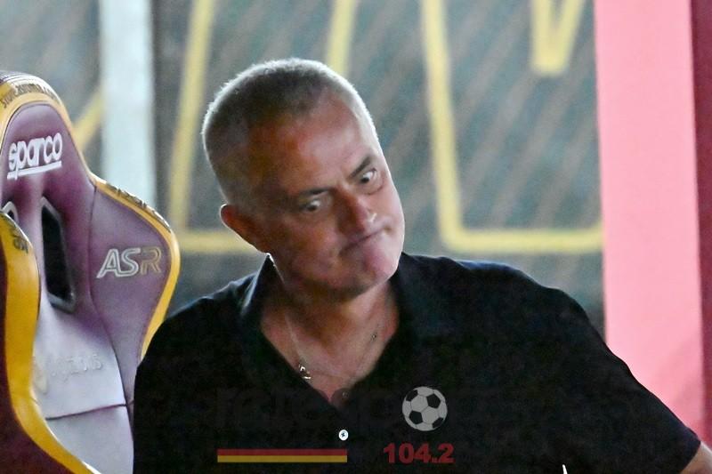 Mourinho allo staff arbitrale: “Siete una fottuta disgrazia”