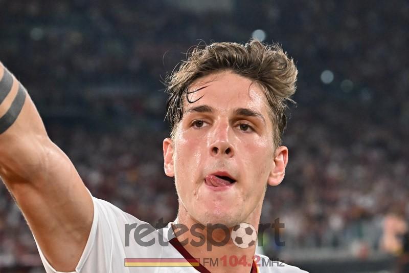 Zaniolo giornata no: dai fischi dell’Olimpico alle proteste e il rosso nel finale