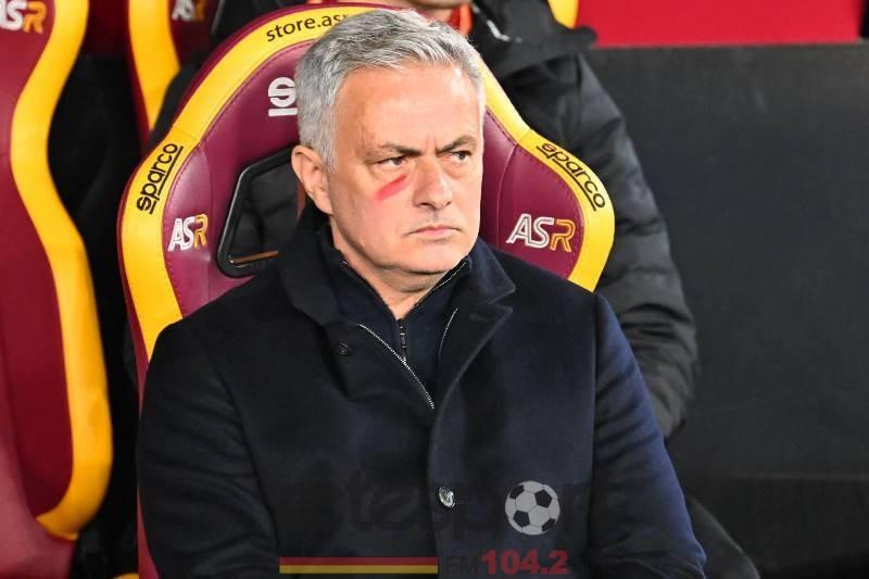 Mourinho dopo il derby alla squadra: “Ora non dobbiamo mollare”