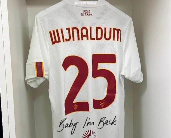 Wijnaldum al settimo cielo: su IG la story della maglietta: “Sono tornato” – FOTO