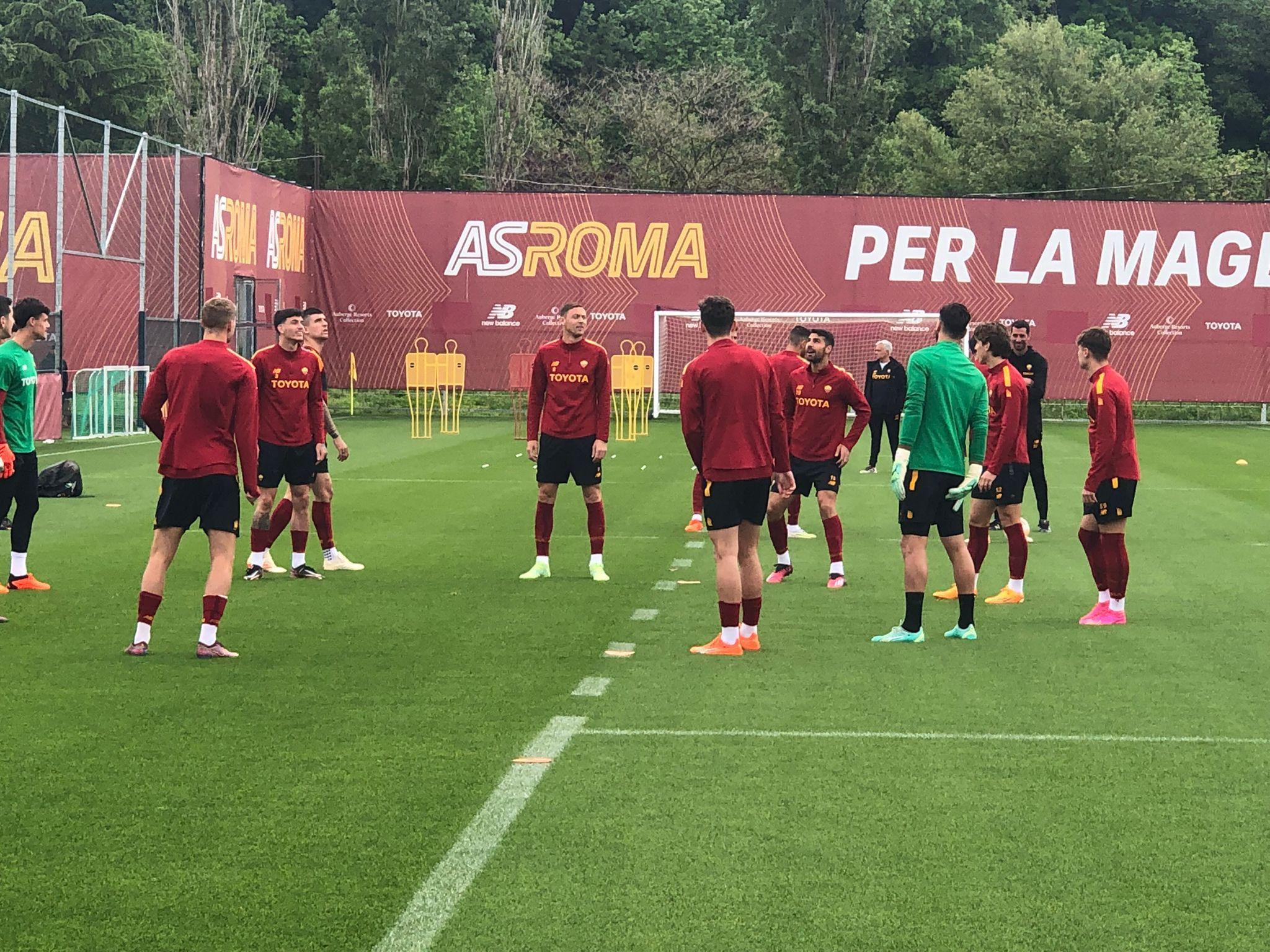 Roma-Bayer, Dybala e Wijnaldum in gruppo nella rifinitura – VIDEO