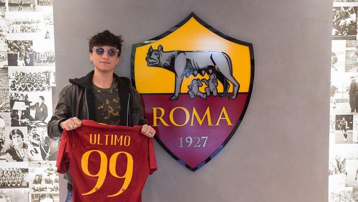 Ultimo e la passione per la Roma: “E’ il mio primo ricordo. L’aldilà lo immagino giallorosso…”