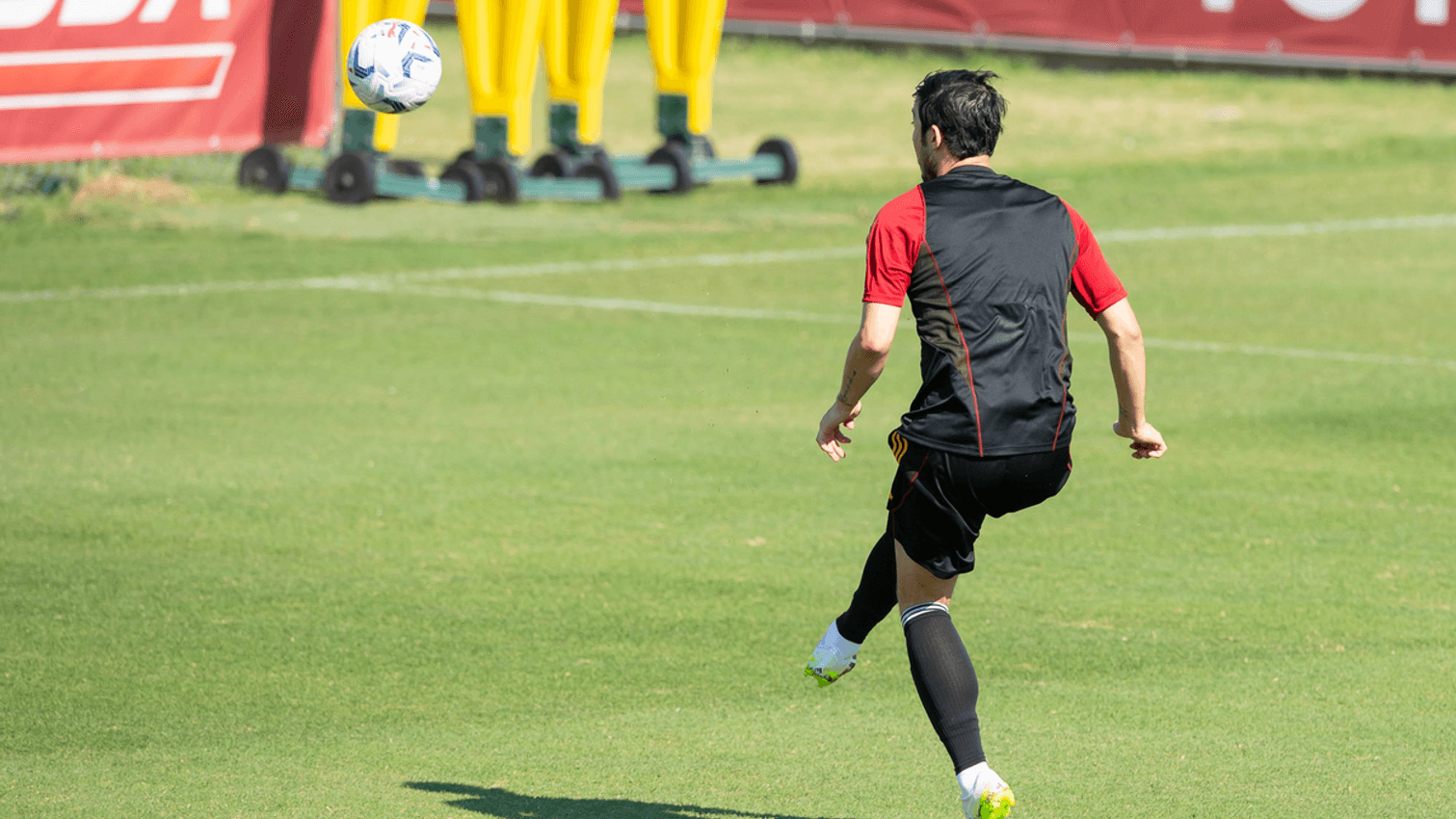 Trigoria: Azmoun segna con un pallonetto (VIDEO)