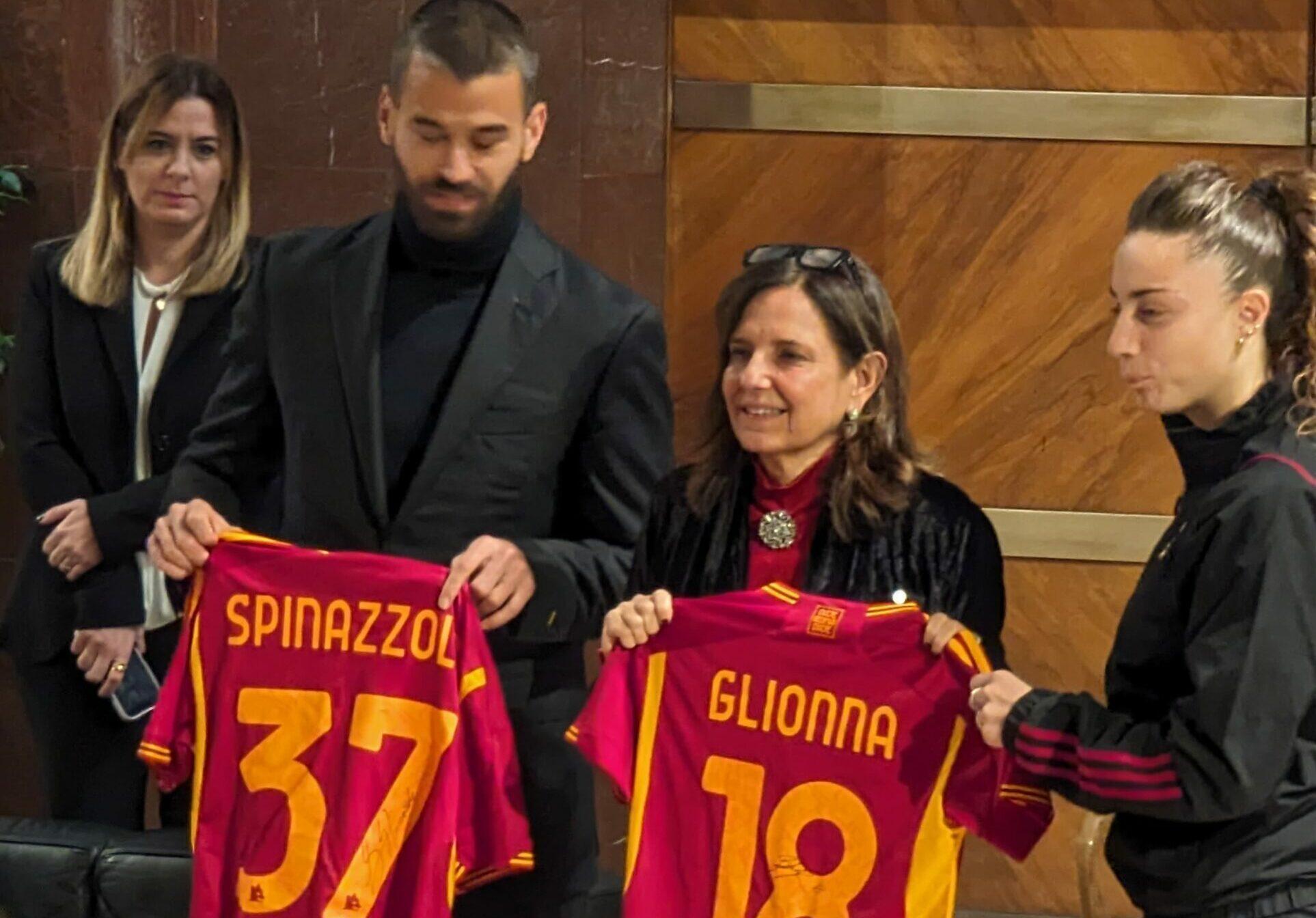‘Amami e Basta’, la Roma alla Sapienza contro la violenza sulle donne: presenti Souloukou, Glionna e Spinazzola – FOTO