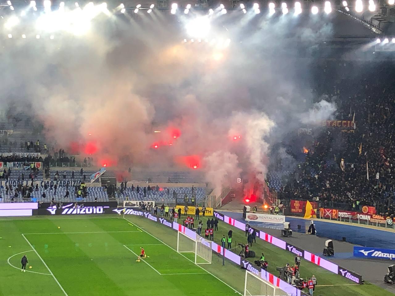 Derby, si torna indietro: il prossimo alle 12:30. Pugno duro sulle tifoserie di Roma e Lazio