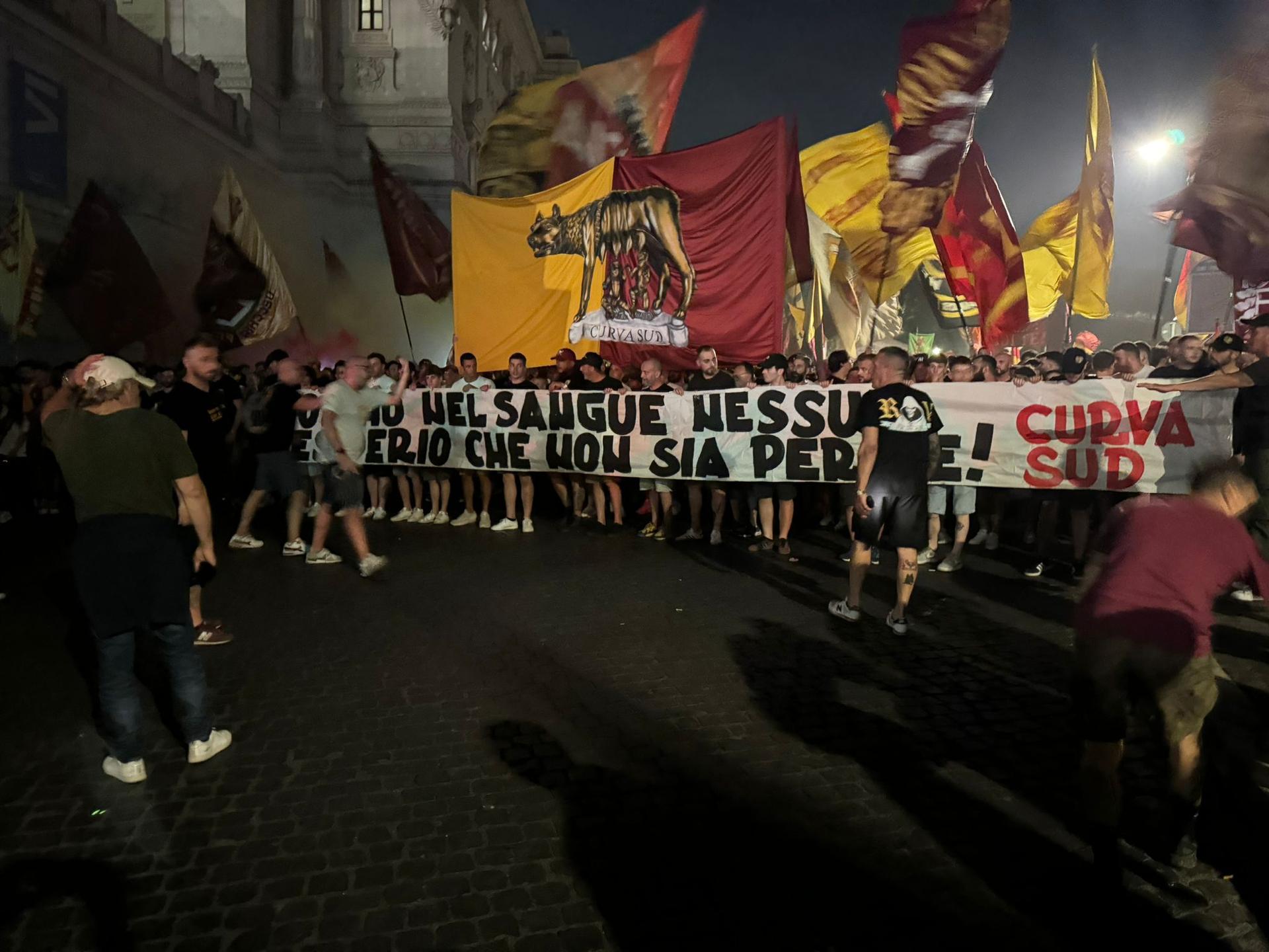 Tanti auguri Roma! In migliaia ieri sera per i 97 anni del club – FOTO VIDEO