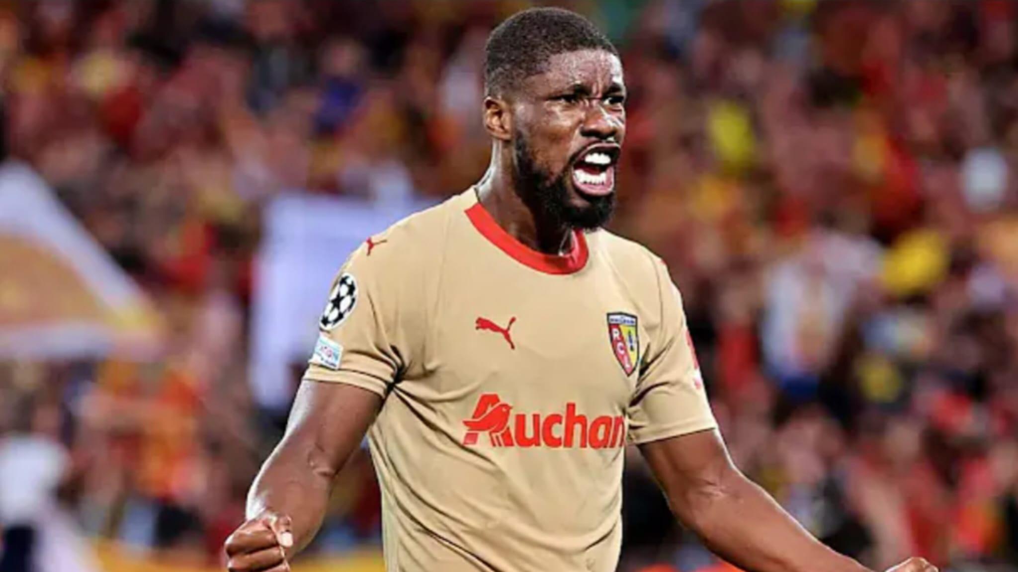 Danso sbarca a Ciampino in tarda mattinata