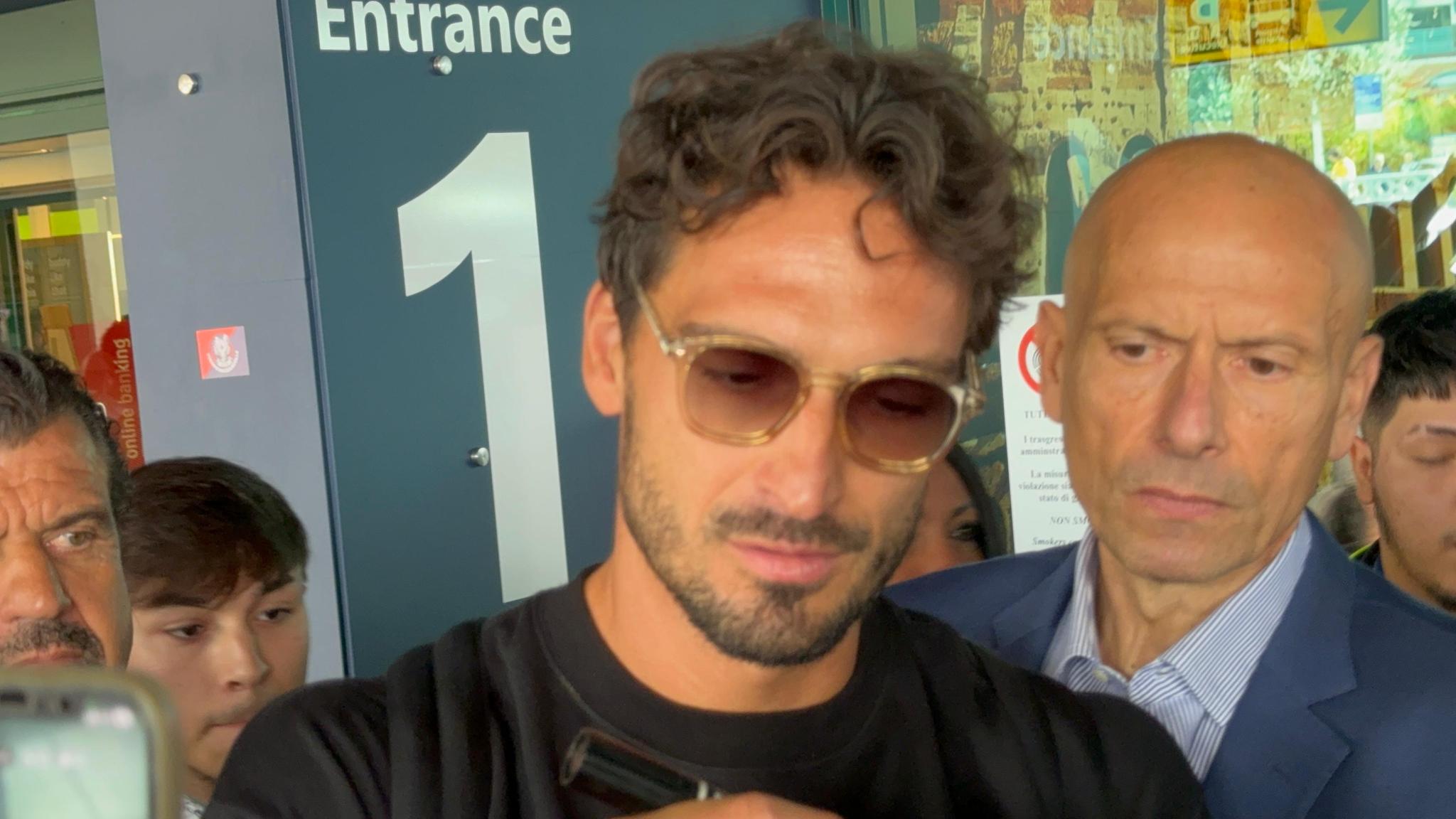 Roma, ecco Hummels: il tedesco è sbarcato a Fiumicino – VIDEO