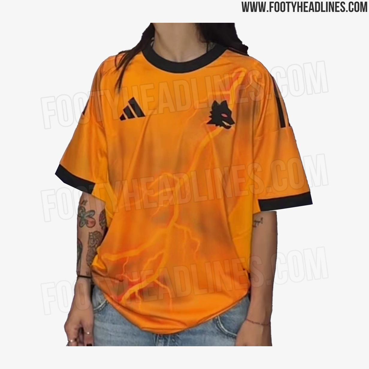 Roma, nuove immagini della seconda maglia da trasferta 2025/26 (FOTO)