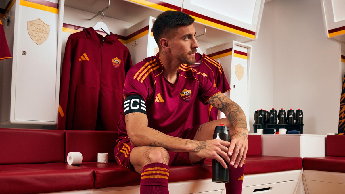 Nuova maglia Roma, Pellegrini: “Nuova pelle, stessa storia”. Dybala: “Siamo pronti”