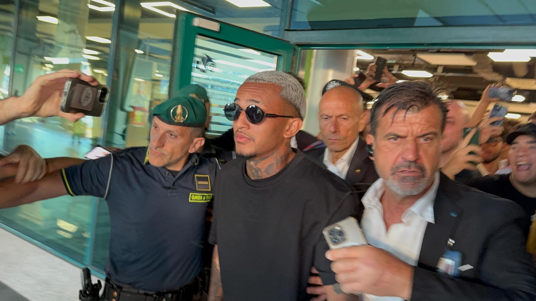 Roma, ufficiale l’acquisto di Wesley: indosserà il 43. Domani a disposizione di Gasp