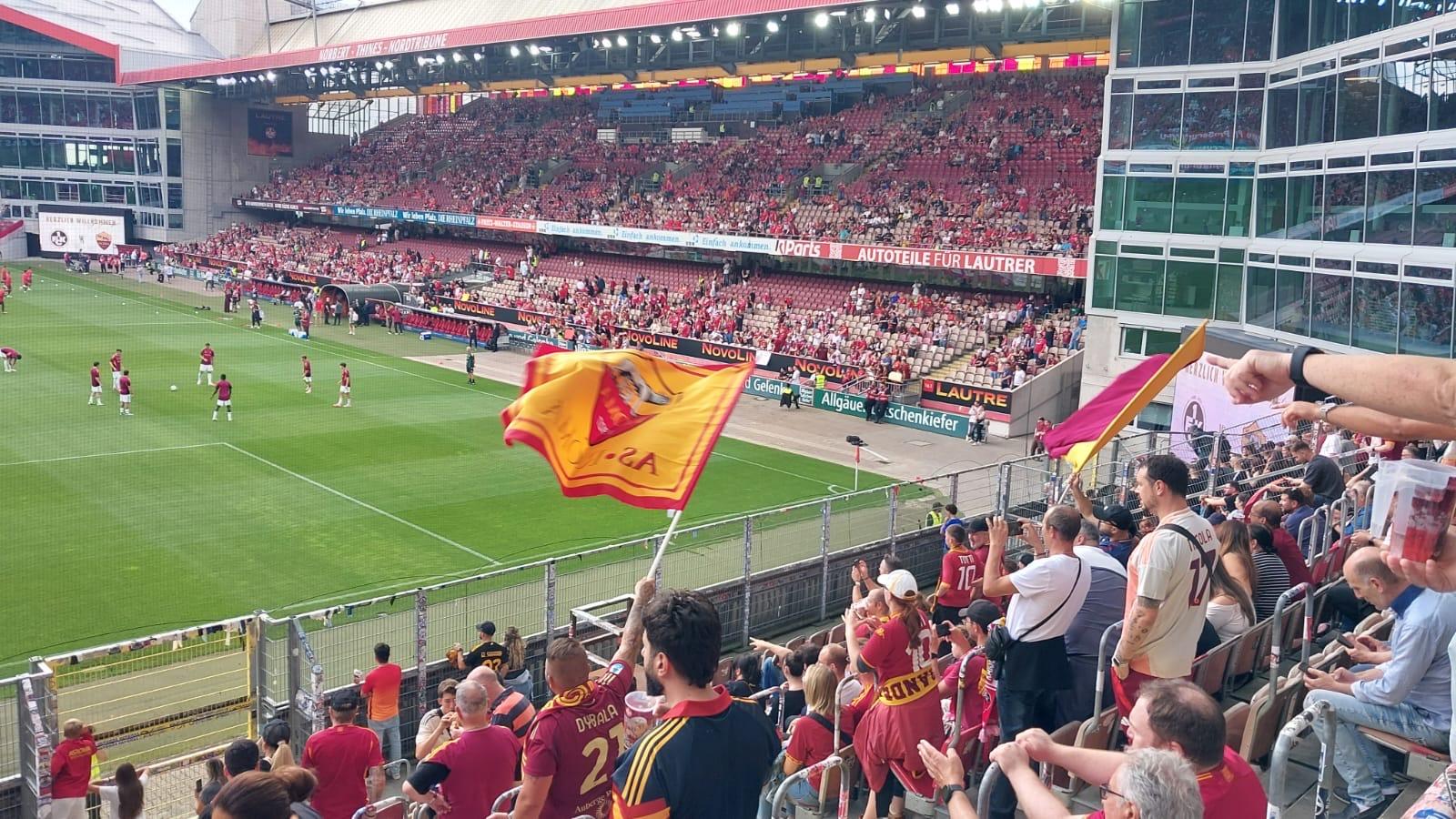 Kaiserslautern-Roma, ansia per un tifoso giallorosso caduto dalla vetrata del settore ospiti