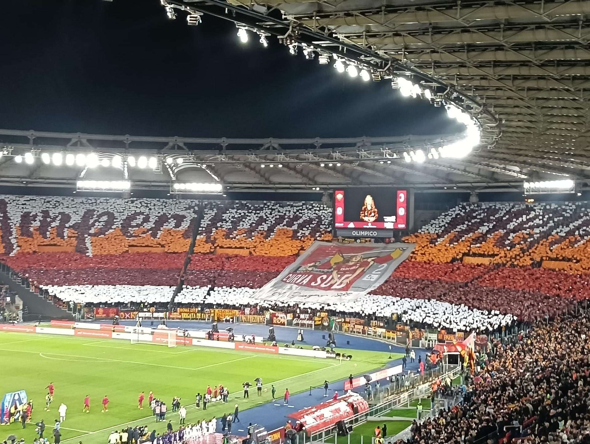 Curva Sud, l’emozionante omaggio a De Falchi: “Imperitura Memoria” – FOTO