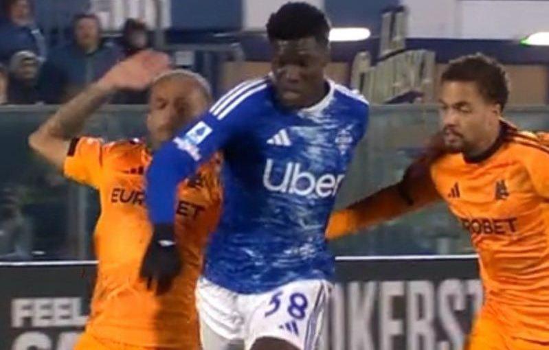 Moviole di tv e giornali in coro: ‘inesistente’ il fallo di Wesley su Diao e il VAR poteva intervenire…