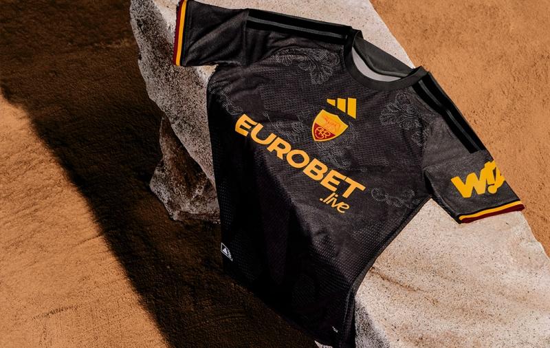 Roma e Adidas svelano la terza maglia: grigio scura e omaggio alla Fides