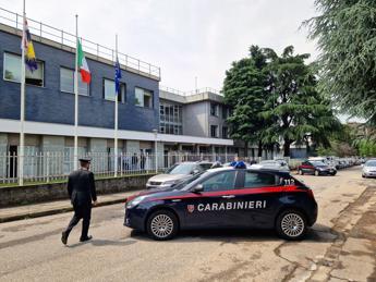 Prof accoltellata a Abbiategrasso, studente arrestato per tentato omicidio