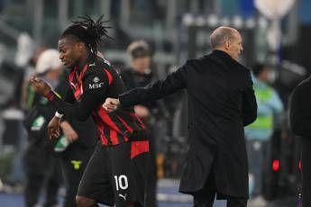 Allegri lo sostituisce, Leao ‘rifiuta’ l’abbraccio: cos’è successo in Lazio-Milan