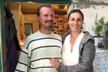 Famiglia nel bosco, difesa presenta ricorso contro l’allontanamento della madre: “Strappo traumatico per i figli”