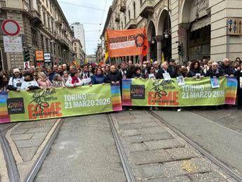 Giornata per le vittime innocenti delle mafie, migliaia in piazza a Torino. Don Ciotti: “Omertà uccide giustizia e speranza”