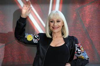 Raffaella Carrà, spunta il figlio adottivo segreto: è l’ex segretario e manager