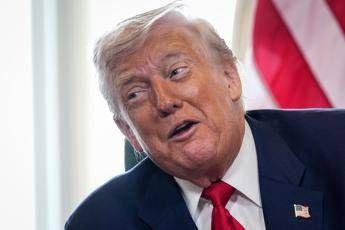 Trump: “Mi hanno detto che Mojtaba Khamenei è gay”